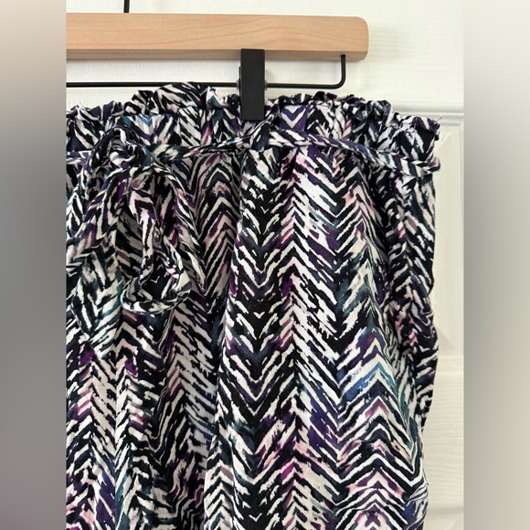 Torrid (Size 2) Shorts 🤍 18/20 or 2X 🖤 excellent condition - Picture 2 of 9